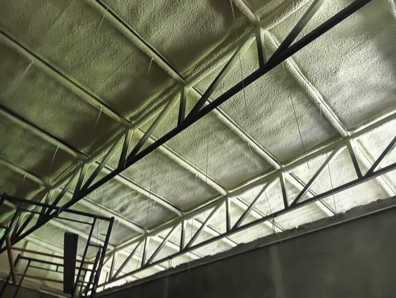 รับพ่นพียูโฟมวิหารแดง