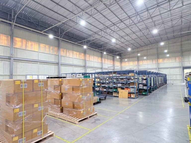 พ่นพียูโฟมชลบุรี